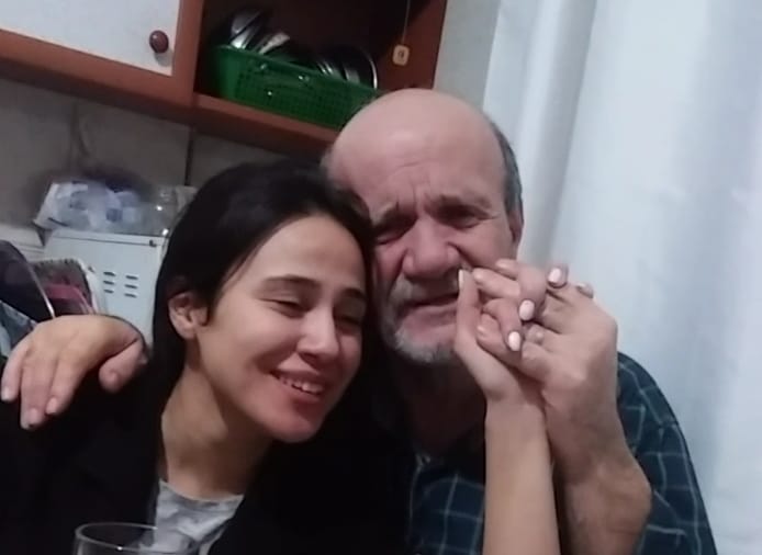 Aysunakbas73623's tweet photo. Bizim Adalete ihtiyacımız var benim kuzum kendiliğinden ölmedi kazayla ölmedi 26 Yaşında evladım en son Gelinlik modelleri baktı devletin emanet verdiği silahla basının arkasından kalleşçe vuruldu öldürüldü 
Benim acım büyük görün artık
@abakingurlek Cinayet var cezasını çeksin https://t.co/CQVlNQujkp