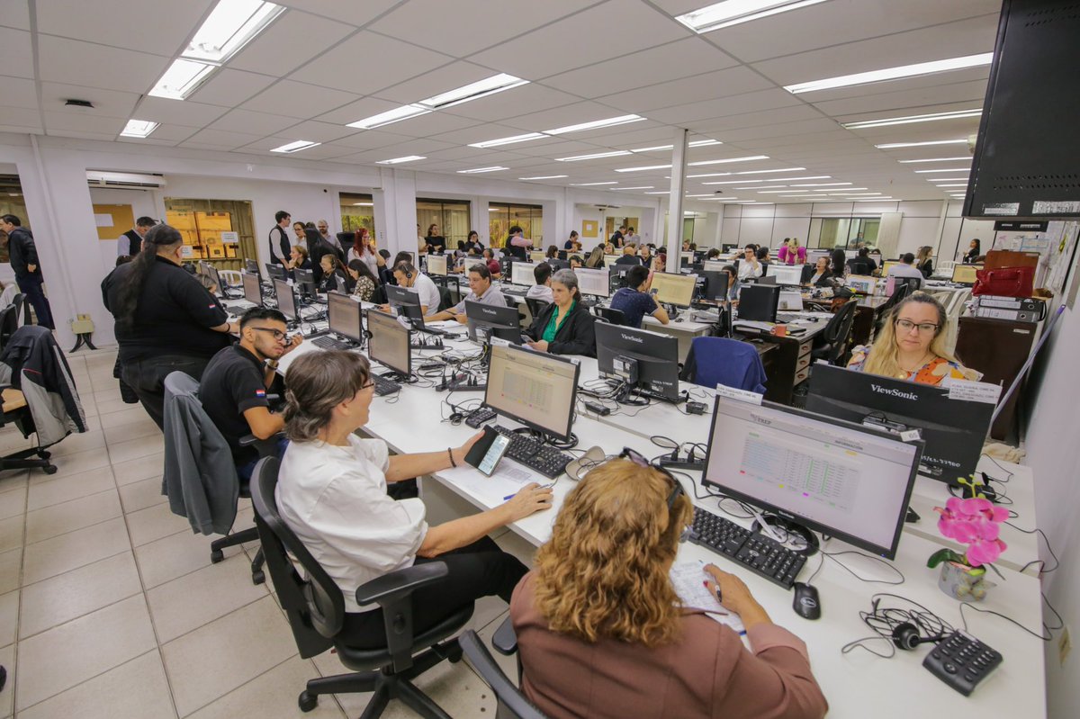 TSJE_Py's tweet photo. 🧑🏻‍💻 La #JusticiaElectoralPy🇵🇾, dando cumplimiento a lo dispuesto en el Cronograma Electoral, realizó desde el Centro de Información y Monitoreo Electoral (CIME), el último simulacro de escaneo de certificados de Transmisión de Resultados Electorales Preliminares (TREP). https://t.co/nLNLt3wGER