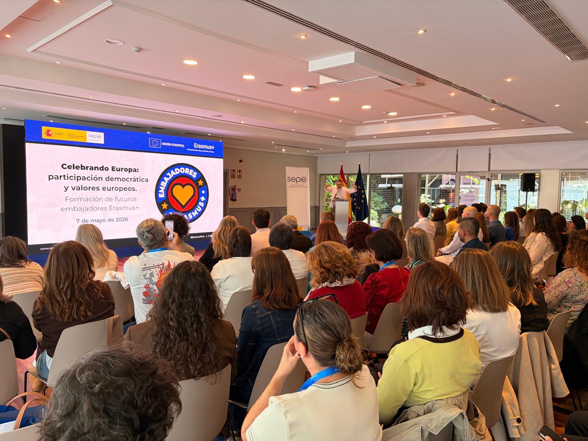 INSEuropa's tweet photo. 🇪🇺 El nostre ambaixador #ErasmusPlus participa a Madrid en les jornades organitzades pel @sepiegob 
Una trobada per compartir experiències, crear xarxa amb altres centres educatius i continuar apropant Europa a les aules 🌍📚
Mobilitat, cooperació i nous projectes. https://t.co/F0jeDU6PLr
