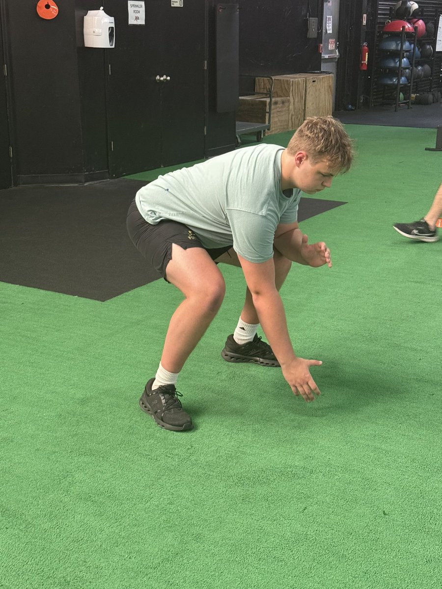 Natestiers's tweet photo. Adding a new skill to my OL tool kit with @nikolaibuj3 https://t.co/buCQ5h9Asd