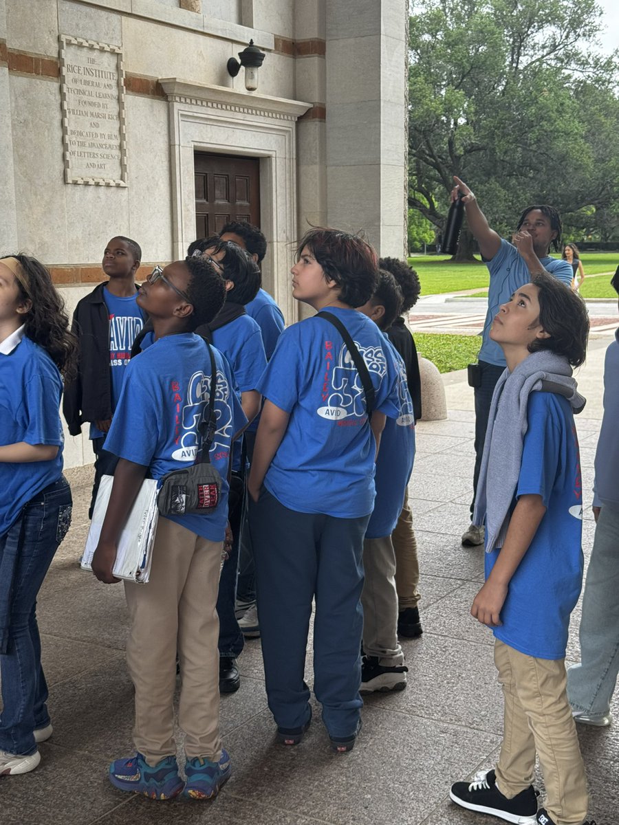 MrGrimes5's tweet photo. Bailey Middle School AVID field trip to Rice University was a success. The students asked questions & enjoyed touring and learning about the campus. They also saw many students taking graduation photos which gave them encouragement & inspiration for their own futures. #ThisIsAVID https://t.co/LfP9Pl2x3s