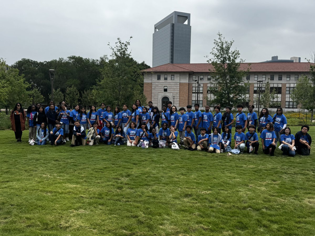 MrGrimes5's tweet photo. Bailey Middle School AVID field trip to Rice University was a success. The students asked questions & enjoyed touring and learning about the campus. They also saw many students taking graduation photos which gave them encouragement & inspiration for their own futures. #ThisIsAVID https://t.co/LfP9Pl2x3s