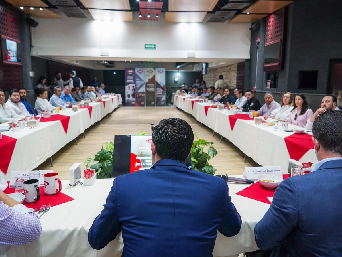 FernandoRVM's tweet photo. No hay desarrollo sin infraestructura social.

Agradezco a @cmicsonora y a su presidente, @SantiagoGluyas, por la invitación a dialogar sobre los proyectos de infraestructura social que se desarrollan en el estado, además de los avances del Programa Nacional de Vivienda para el Bienestar de la presidenta @Claudiashein.

Con el liderazgo del gobernador @AlfonsoDurazo, seguimos fortaleciendo la colaboración entre gobierno y sector privado para impulsar obras que generen bienestar para las y los sonorenses.

¿Qué proyecto te gustaría ver en tu comunidad?