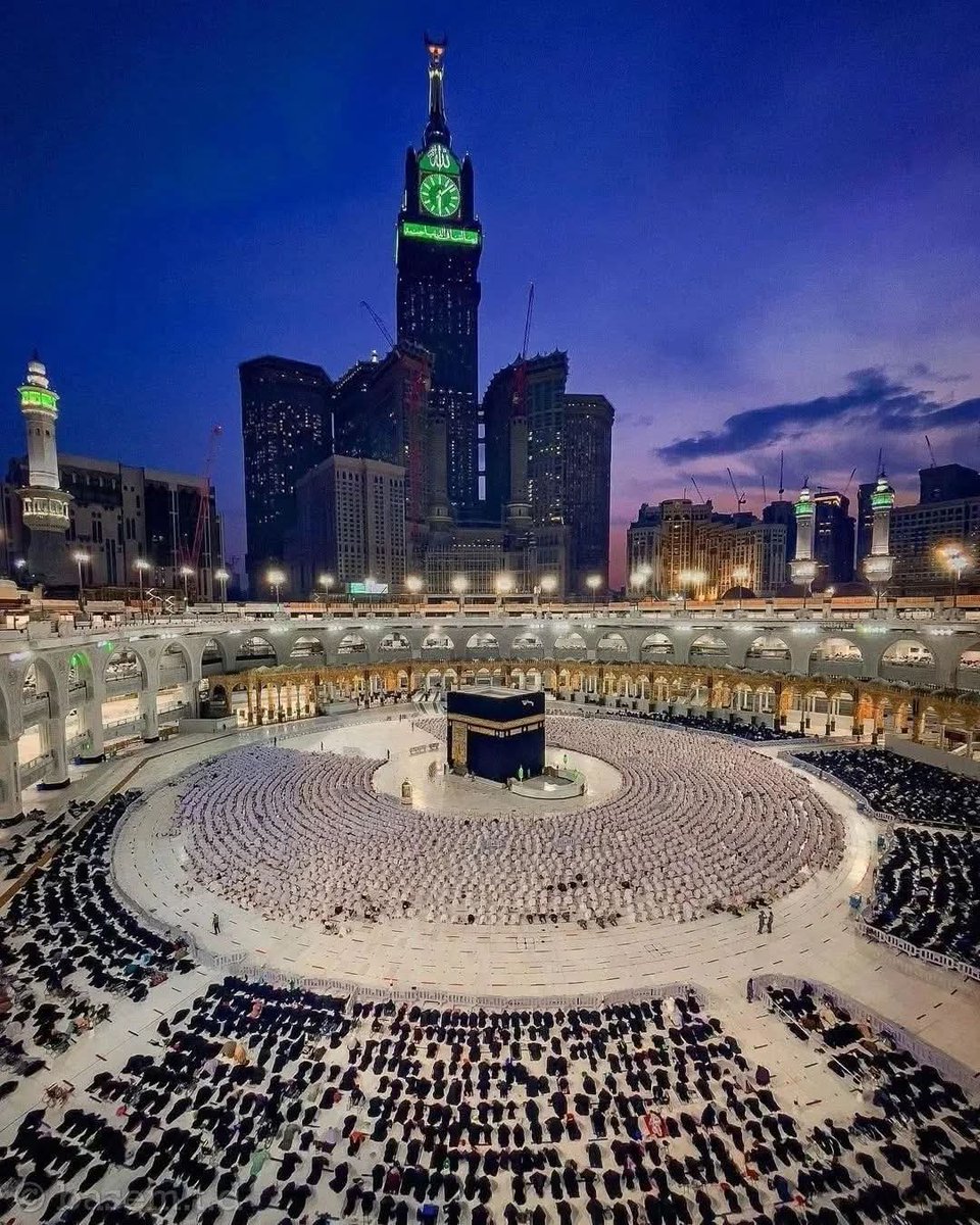 وصَاحبُ الخُلُق الحَسَن مُهيبٌ، مَحبوبٌ، عَزيزٌ جَانبُه، حبيبٌ لقاؤُهُ!

- ابن القيّم.