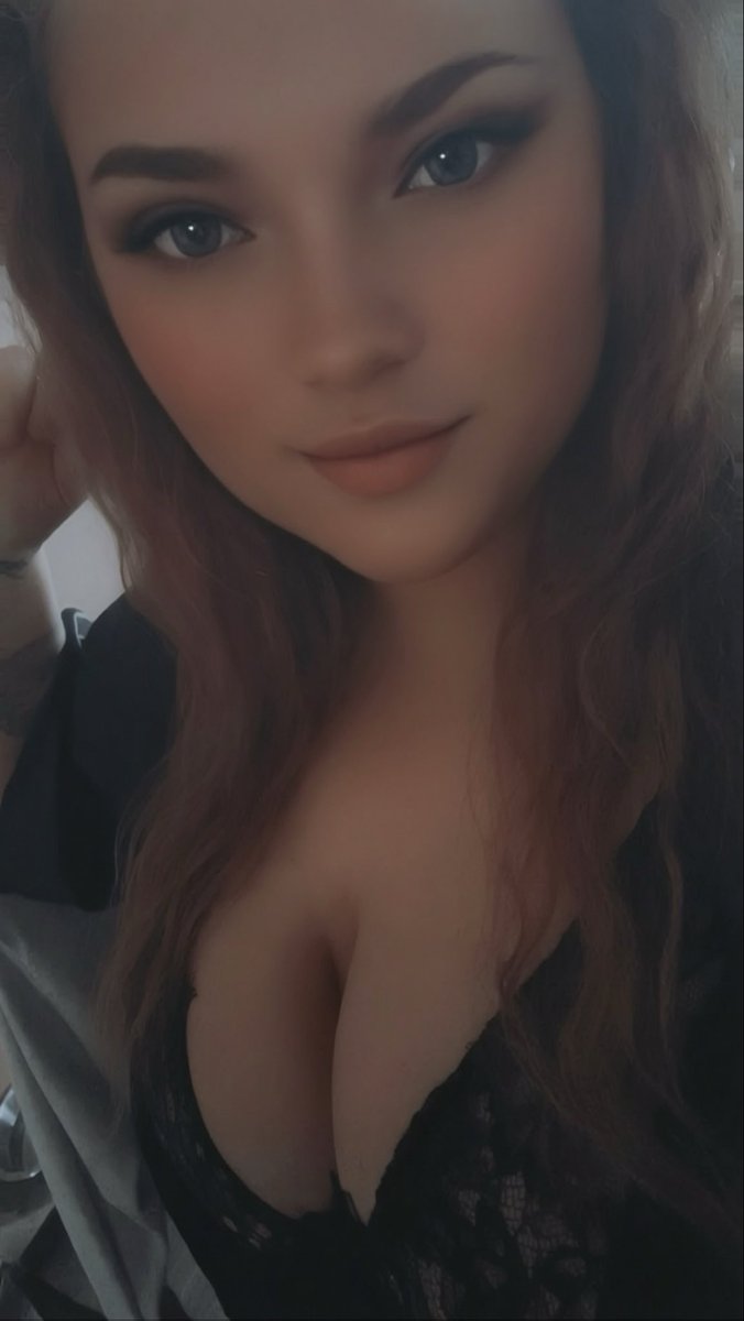 Fantasy Sarah tweet media
