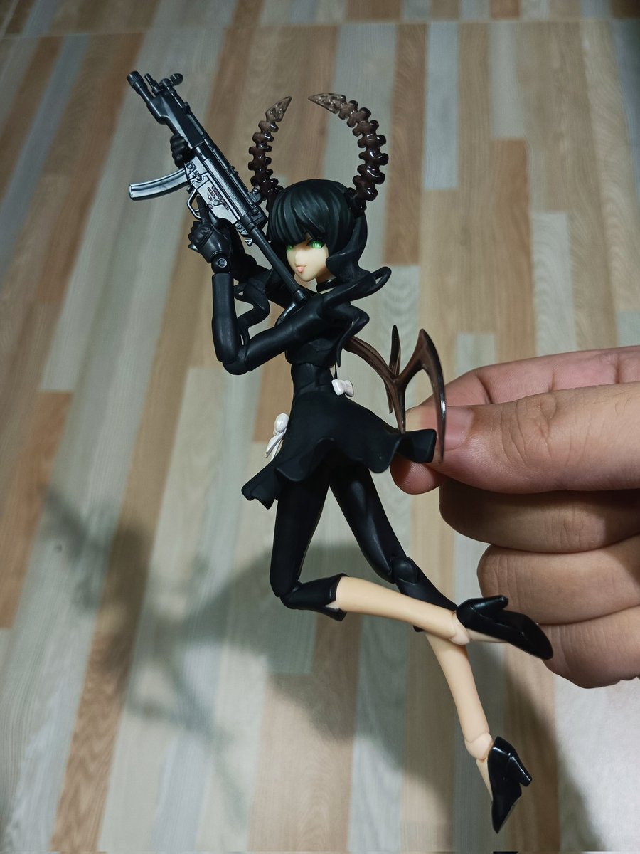 Keysiri_01's tweet photo. お題『サブマシンガン&amp;PDW』
#深夜の小武器庫部 
#リトルアーモリーを装備 https://t.co/XaIHFYhXnU