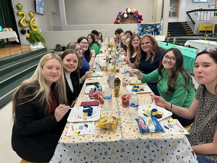 AtcGreenup's tweet photo. We LOVE our FBLA Seniors!!!!! Way to go, Seniors!  @GCATCFBLA1 https://t.co/Ra6ZcqoW9q