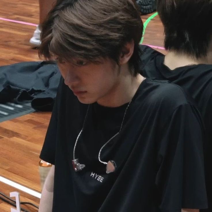 #jayhoon few tweets au

dua orang (pasangan) sama2 ancur 
terus bukannya healing malah saling validasi delusi sambil ketawa kek orgil depan layar masing2 di jam 2 pagi