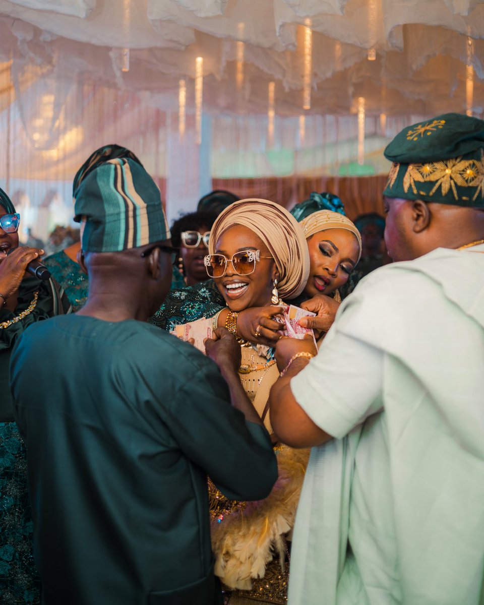 m_akinjobi's tweet photo. The Bride https://t.co/FG71iCB88J