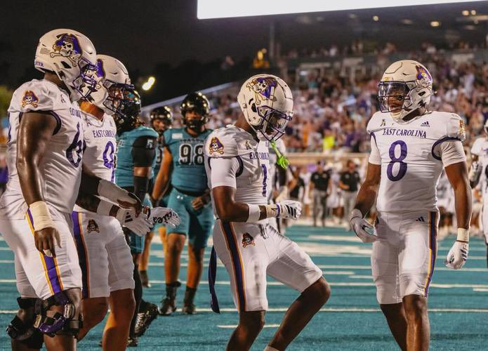 StevenJalexis19's tweet photo. After a great conversation with @Coach_Griffin_ I’m blessed to receive an offer from ECU big thanks to @Coach_Griffin_ for stopping by. @HerbansPaul @JCgibbsfootball #AGTG https://t.co/nuchE3sadt