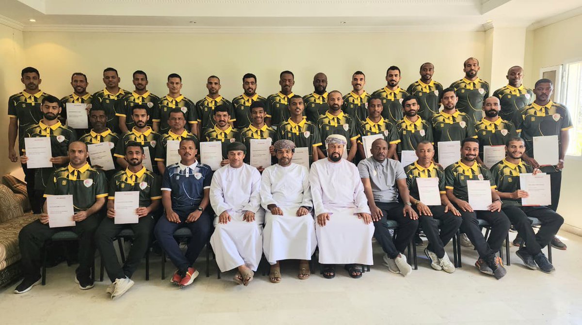 MusanaFC's tweet photo. 🔺| تحت رعاية الفاضل/ نصر المجيني عضو مجلس إدارة نادي المصنعة - رئيس لجنة شؤون الفرق الأهلية بالنادي. 
إختتمت دورة مدربي كرة القدم المستوى (D) الآسيوية، والتي نظمها نادي المصنعة الرياضي تحت إشراف الإتحاد العماني لكرة القدم. حيث أستمرت فعاليات الدورة لمدة 6 أيام وبمشاركة 30 مدرباً https://t.co/uyRd0m4ePy