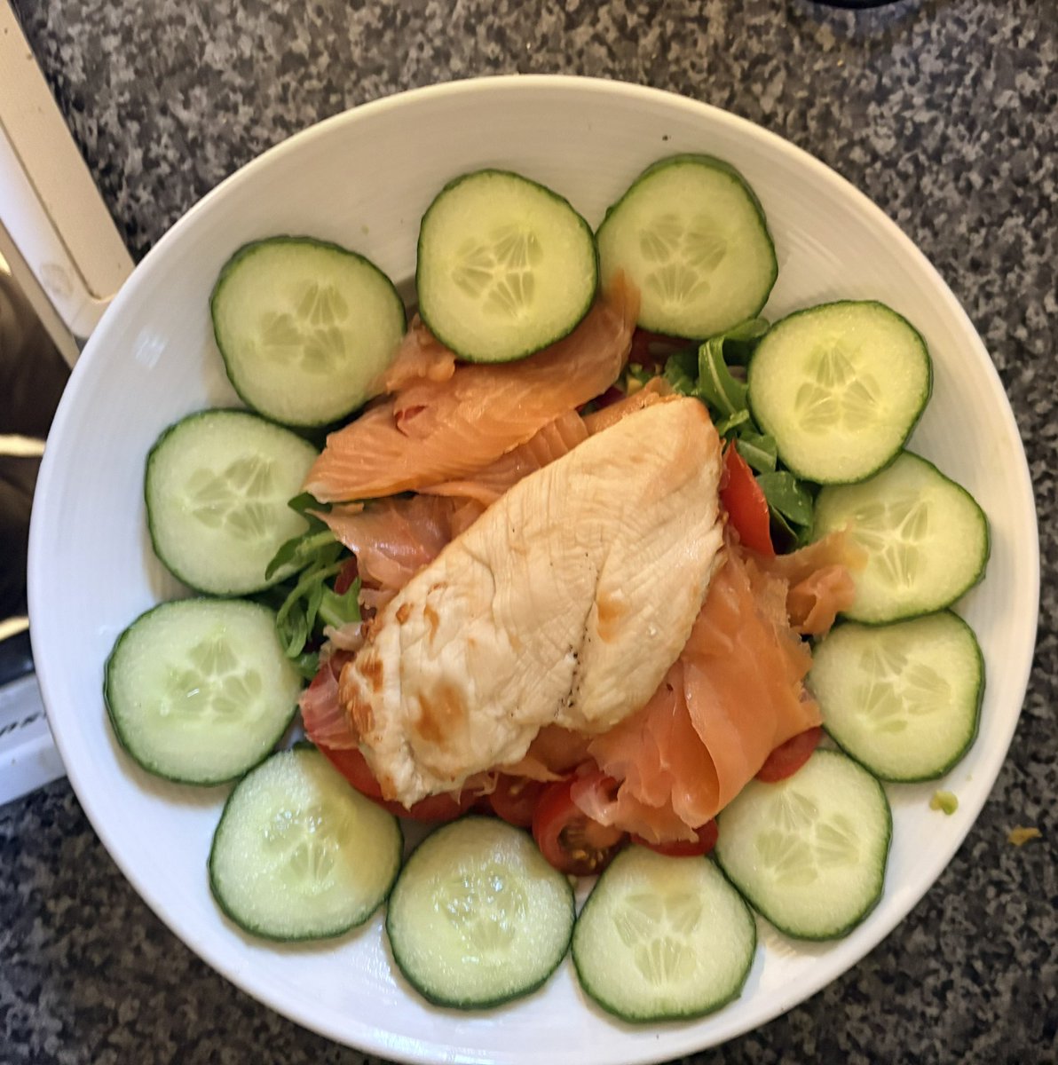 Jamesru12's tweet photo. Evening. Tonight’s tea offering. Chicken and smoked salmon salad
Healthy too
#TwitterTea https://t.co/IMYlinxWlE