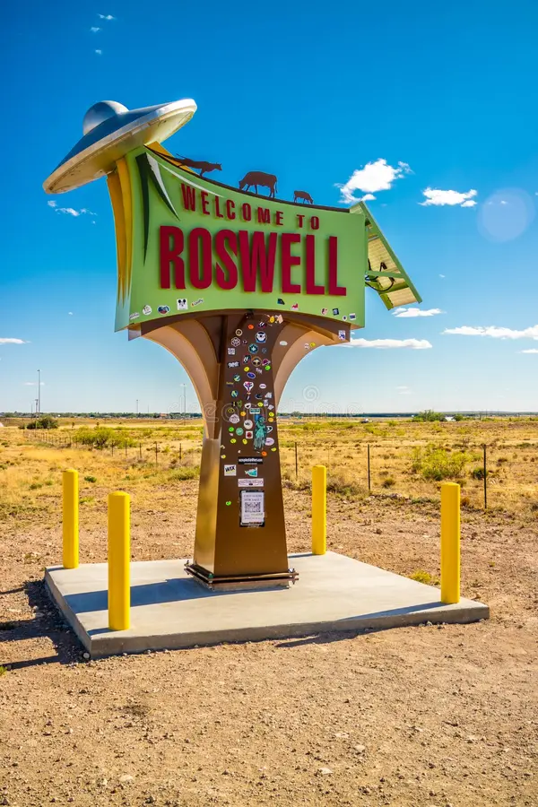pbridgersbrasil's tweet photo. Roswell, no Novo México, é a cidade mais famosa do mundo quando o assunto é OVNIs.👽🛸

Conhecida pelo suposto caso do ‘disco voador’ de 1947, o lugar virou símbolo da cultura alienígena nos EUA. 

Phoebe se apresentará lá amanhã. https://t.co/2v1ZVhQPqJ