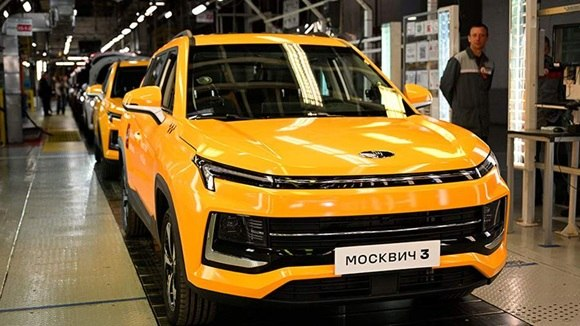🚨Cuba y Rusia afianzan cooperación con nueva terminal de taxis en La Habana

🔴La construcción de una terminal de taxis ruso-cubana ha comenzado en La Habana, equipada con 50 vehículos Moskvich, incluyendo modelos eléctricos con infraestructura de carga solar. Este proyecto