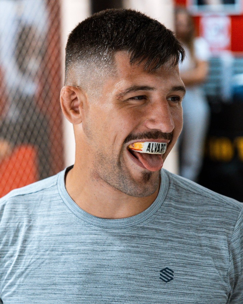 En dos días este animal va a noquear a un excampeón de Bellator y aquí nadie dice nada!