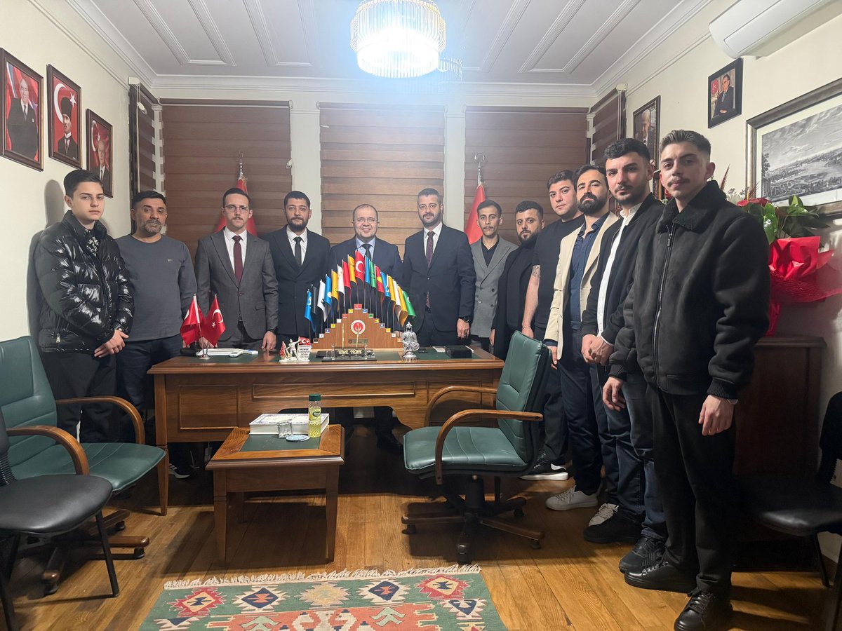 Eyüpsultan Ülkü Ocakları Başkanı Sn. Samet Karagöl ve kıymetli yönetimi, İlçe Başkanımız Sn. Yenal Yığrık’a hayırlı olsun ziyaretinde bulundular.

Nazik ziyaretleri ve iyi dilekleri için kendilerine teşekkür ederiz.