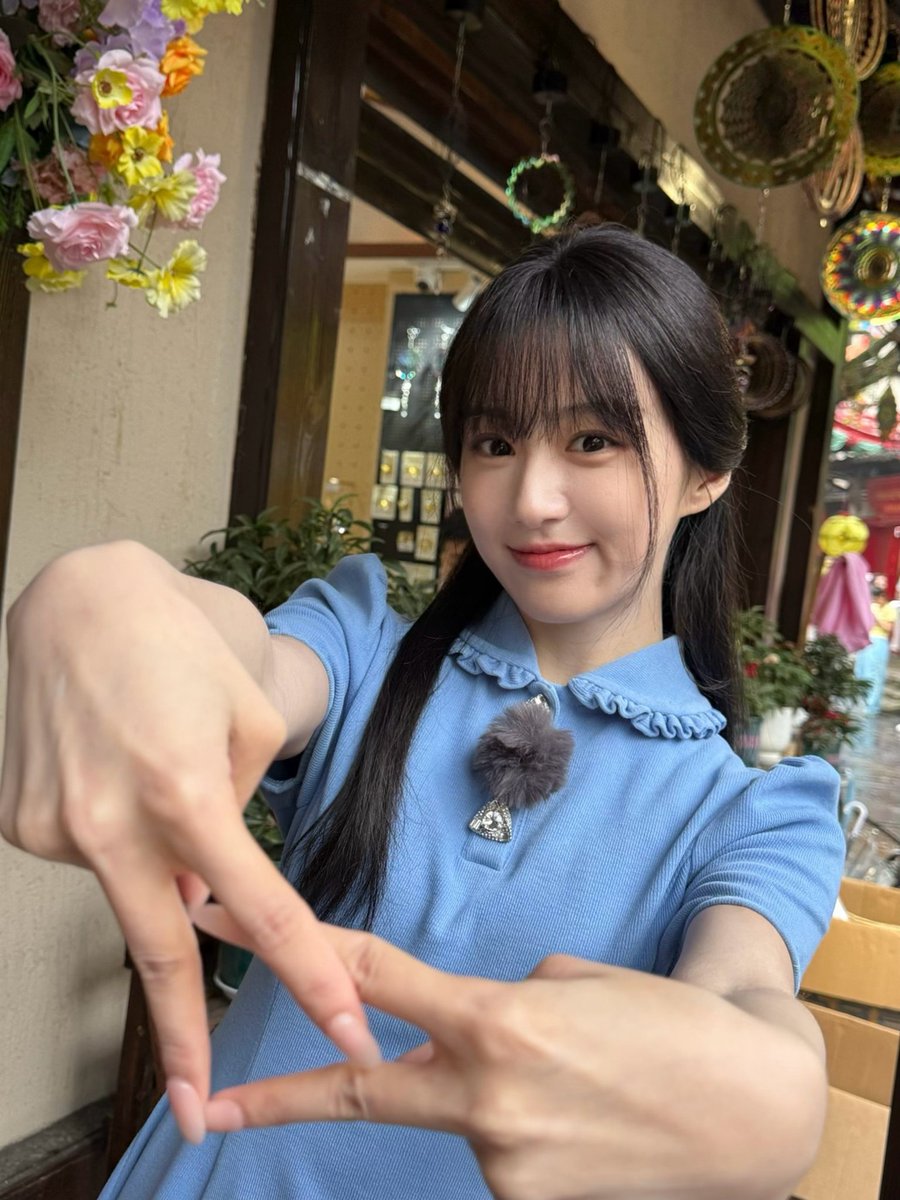 wyzediitz's tweet photo. I like Bao Bao so much 😭💖
She looks way too cute in bangs, I can’t stop staring at her 🥹✨
#baoshangen https://t.co/1JiPt83ycW