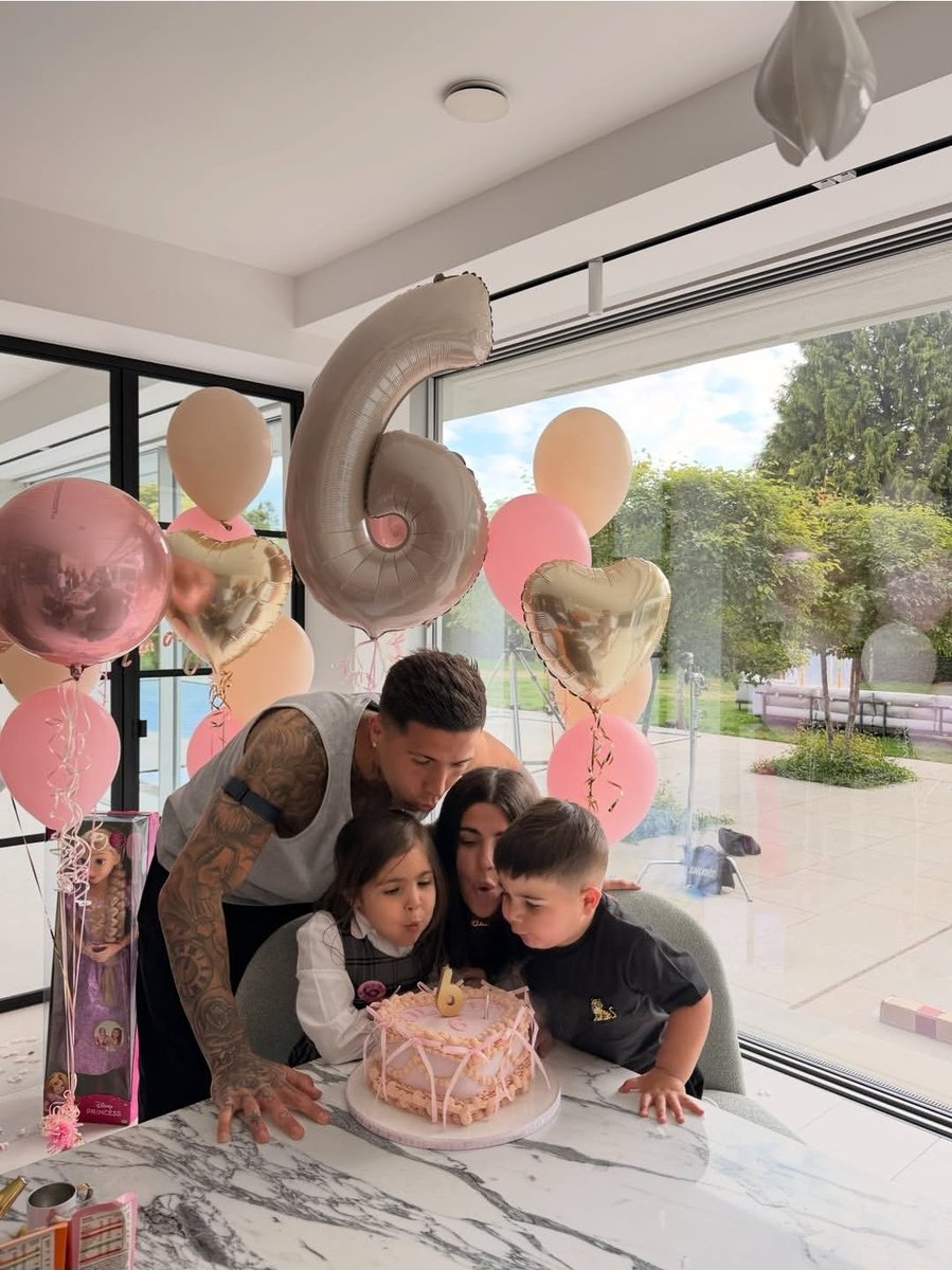 Ellos generan que una diga: Quién para formar una Familia con dos angelitos, una nena cachetona y un bebé gordo