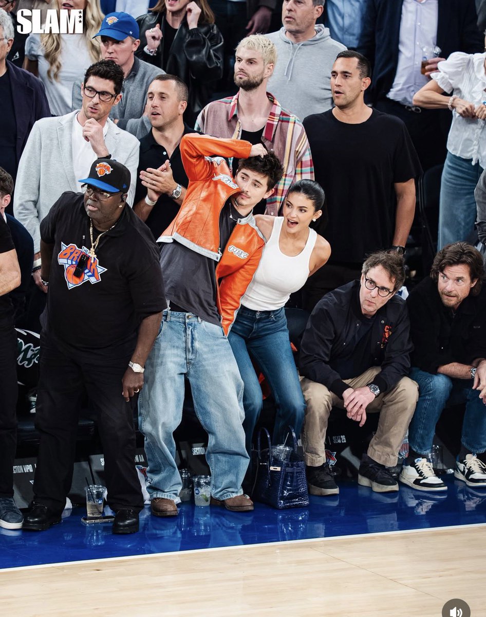 renaissance painting🥰🧡🖤🩶🤍