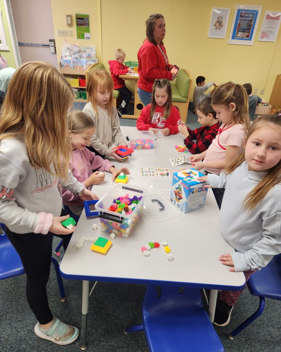 HCSDElem's tweet photo. First Grade students visited Midstates Bank and the Harlan Community Library to learn about jobs people do at these locations.  Thank you for taking time out of your days to visit with our students! https://t.co/sEqsNMyB6j