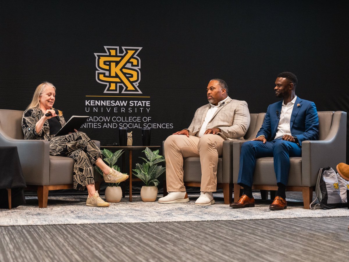 KSUOwlNation's tweet photo. 𝐋𝐞𝐬𝐬𝐨𝐧𝐬 𝐈𝐧 𝐋𝐞𝐚𝐝𝐞𝐫𝐬𝐡𝐢𝐩

@CoachMack_KSU and @AntoinePettway capped Radow College's series on leadership last month as they spoke about who inspired them, how they lead young people, and creating culture.

🔗 https://t.co/UNwQ0DkktB

#HootyHoo | @kennesawstate https://t.co/HQZzQ3dc9T