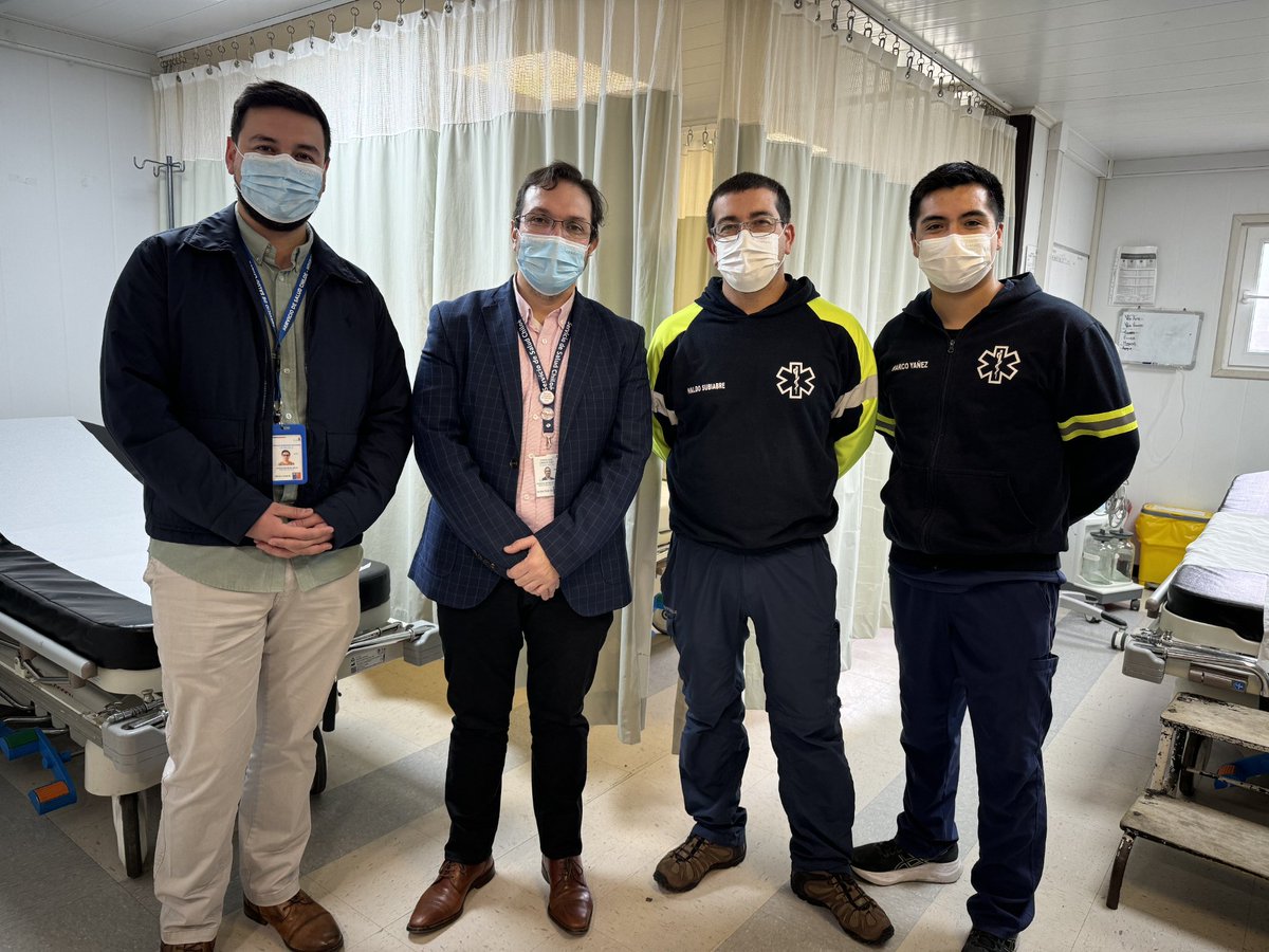SaludChiloe's tweet photo. 📍Hasta el Hospital de #Achao llegó el director de @SaludChiloe  , Francisco Camilo, junto al equipo directivo, para conocer en terreno las diversas remodelaciones que se están ejecutando en el recinto, orientadas a fortalecer las atenciones y el espacio laboral (1/2) https://t.co/beQyVsMdUe