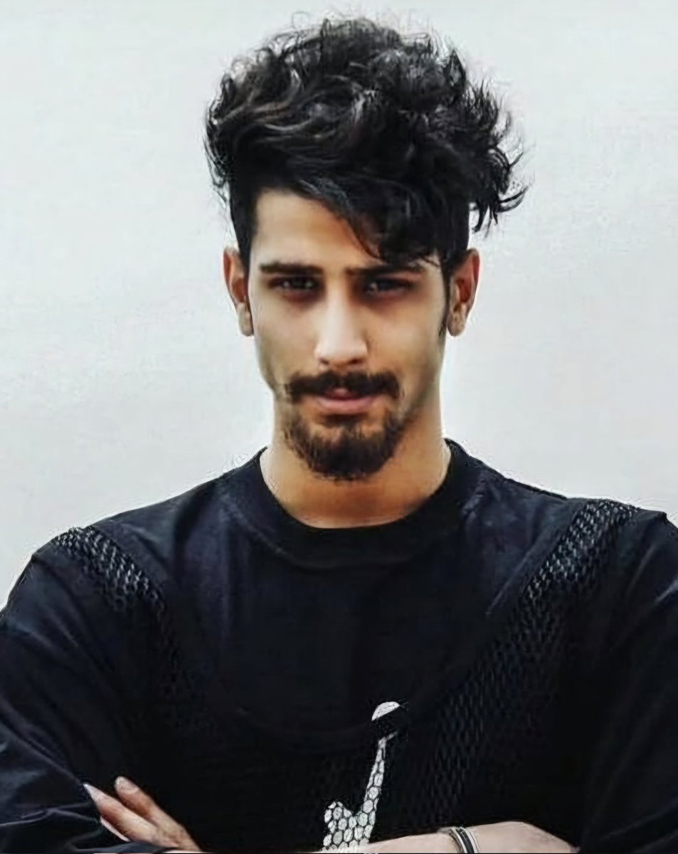 مربی پارکور و بازیگر تئاتر بود
۱۸ دی به خیابان رفت و برنگشت. با دو گلوله به سینه و شکمش در نارمک به قتل رسید. فراموشش نکن.
#محمدرضا_انتظامی