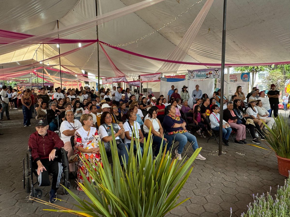 bereheca's tweet photo. Hoy inauguramos “Flores para las Madres”, un espacio lleno de color pensado para celebrar a quienes son amor, fuerza y corazón de nuestras familias. 🌸💐  

Porque el cariño de una madre siempre deja huella y florece para toda la vida. https://t.co/FR6rg7nWWc