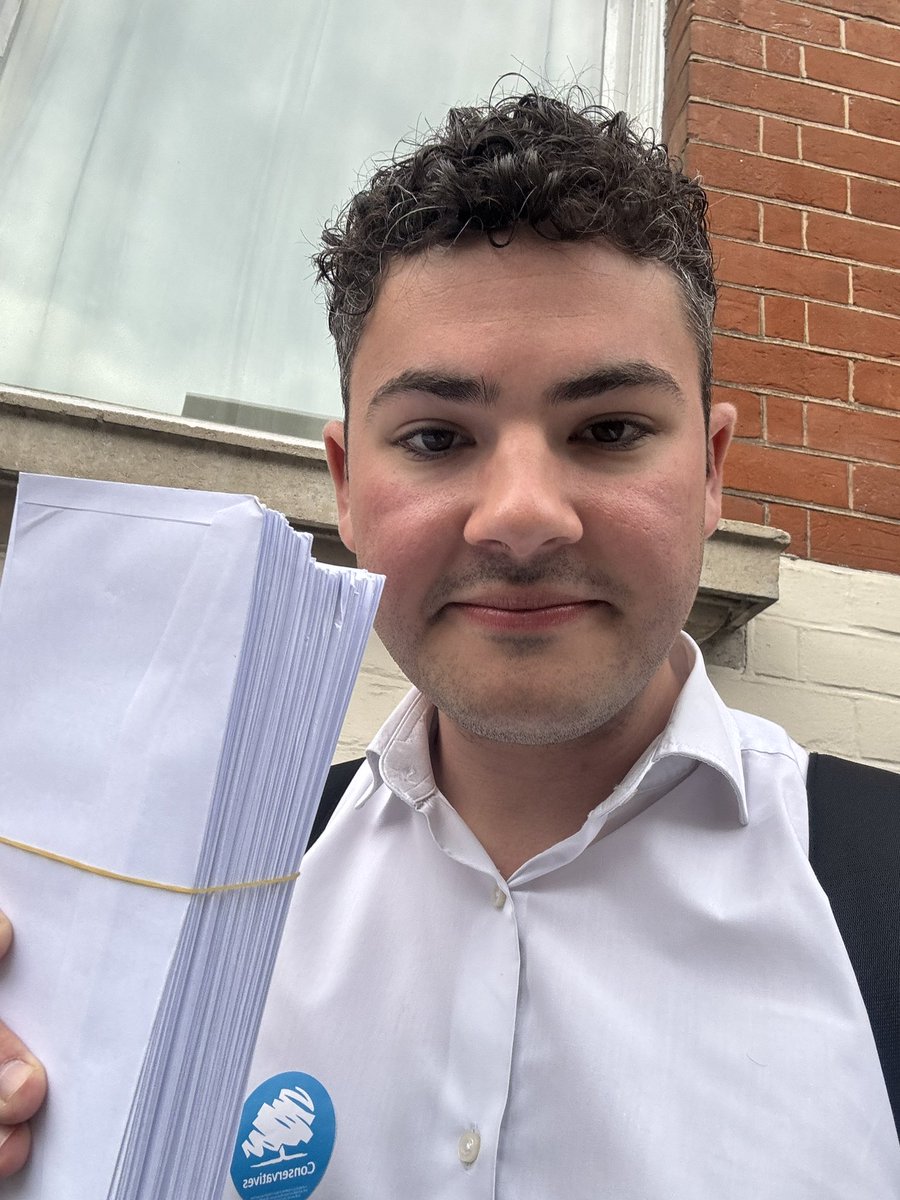 SPagdades's tweet photo. Great GOTV session in the West End tonight! 2 hours until polls close 🗳️

#VoteConservative @westminstertory https://t.co/BYnSiZ5HlZ