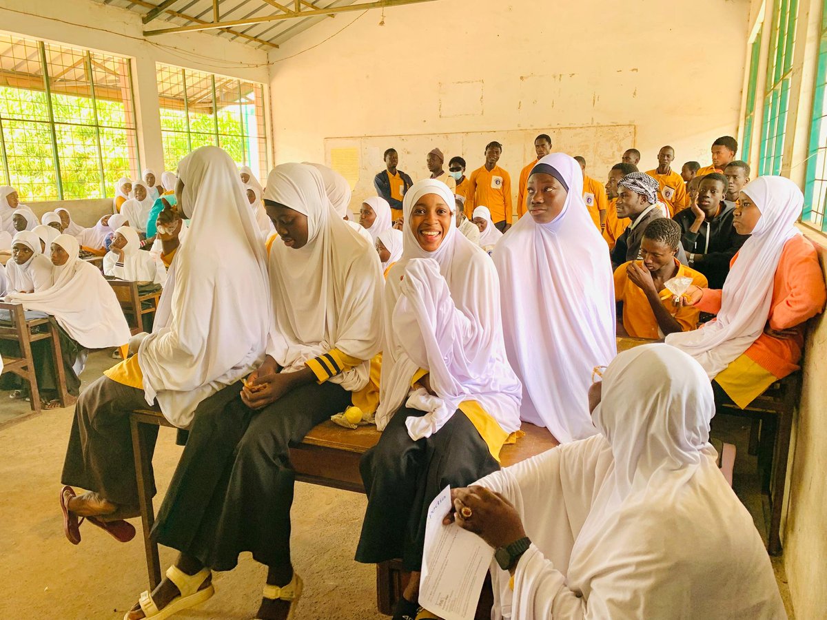 Peacepediaorg's tweet photo. We have conducted our first basic peacebuilding training in the North Bank Region, #Gambia 🇬🇲 

The training took place at Sheikh Muhammad Nasir Islamic School in Essau and brought together students to learn about Peacepedia and the EducateAfrica Project, #Gambia #CAPAlumni https://t.co/C1Roderg17