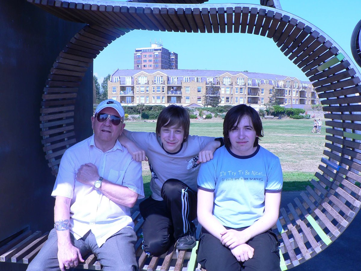 Sherbertuk's tweet photo. #throwbackthursday when my sons were beardless, I had a waistlineand my parents were with us #happydays #family #missing https://t.co/aklKo5QYEY