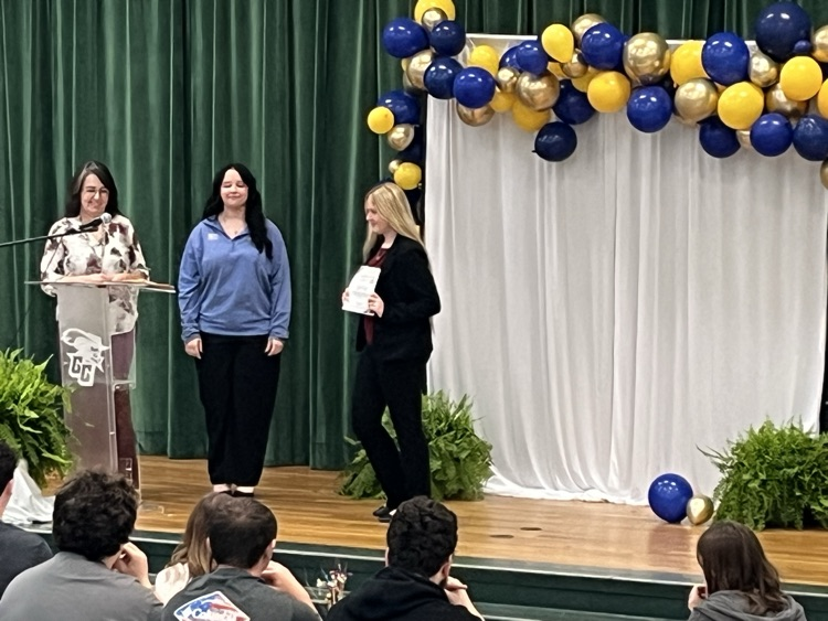 AtcGreenup's tweet photo. FBLA Service Award Winners!!!! HUNDREDS of hours logged in community service by our students through FBLA!!  @GCATCFBLA1 https://t.co/YSvimV2T5W
