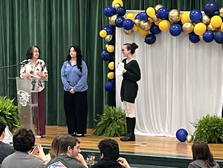 AtcGreenup's tweet photo. FBLA Service Award Winners!!!! HUNDREDS of hours logged in community service by our students through FBLA!!  @GCATCFBLA1 https://t.co/YSvimV2T5W