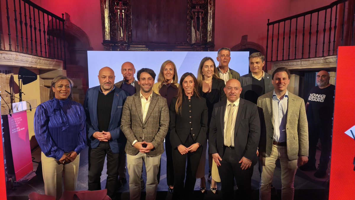 ppaytogijon's tweet photo. 🔵 Gijón presenta su nueva marca turística: “Horizonte Valiente”, una apuesta por proyectar al mundo una ciudad auténtica, abierta y con identidad propia.
🗣️ @AngelaPumariega: “Gijón no es una ciudad que se visita; es una ciudad que se vive.”
#Gijón #HorizonteValiente @Gijon_pp https://t.co/CPob06Yno1