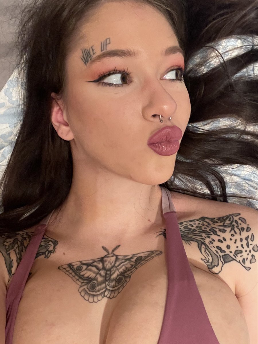 _tokyo_off1's tweet photo. NEM TUDOK DÖNTENI❗️❗️HELP

Süssek egy krémes pitét hétvégére vagy nee?🙈💦🥧

Szavazd meg a kék oldalamon🥰
-50%
https://t.co/bIvB9RjgXA https://t.co/0gXZre81Th