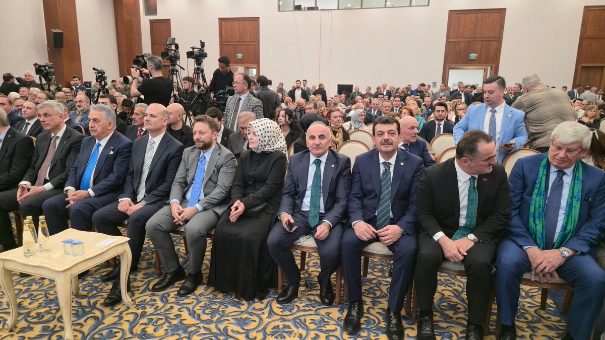 avharunmertoglu's tweet photo. 📍Başkent Millet Bahçesi

Ankara Rize Günleri Açılış Töreni’ne katılarak hemşehrilerimizle bir araya geldik.

Rize’mizin çayını, kültürünü, ezgisini ve güçlü hemşehrilik ruhunu Başkent’te hep birlikte yaşadık.

@akpartirize https://t.co/u3ULHRoHx7