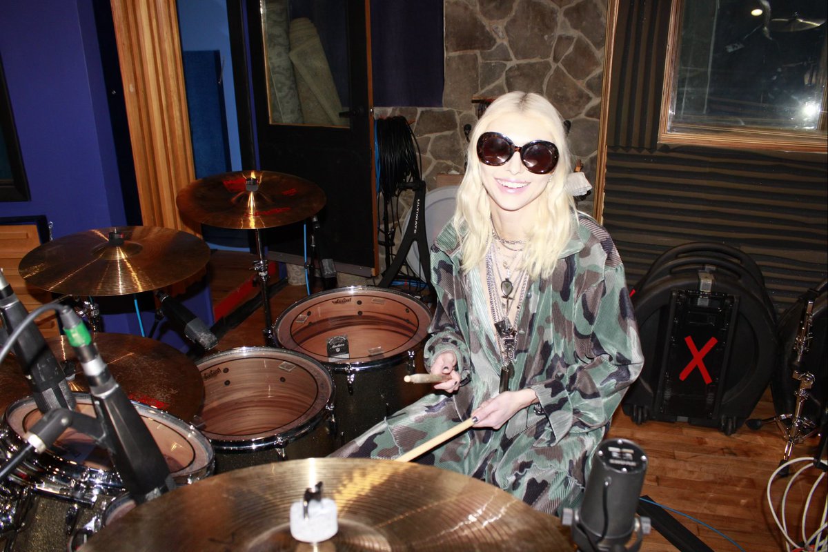 The Pretty Reckless tweet media
