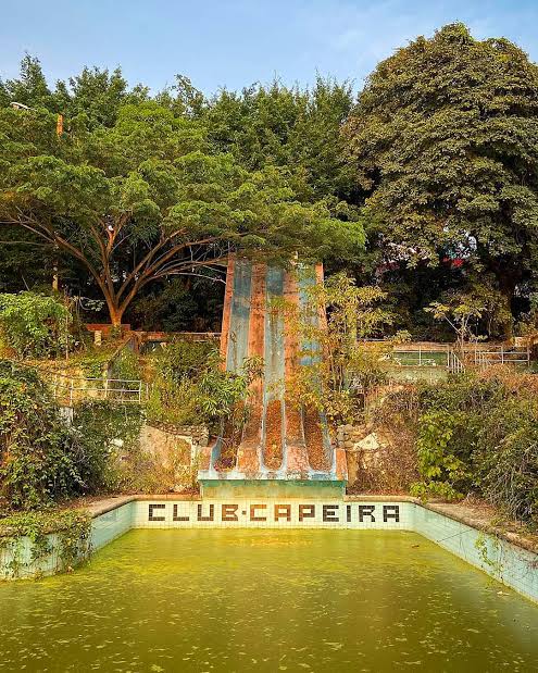 ylamberts's tweet photo. #LagodeCapeira, ubicada en la vía a #Daule, marcó una época inolvidable en las décadas de los 80 y 90, donde el #clubCapeira se convirtió en el corazón de la recreación familiar ver https://t.co/FzLQSNoojE https://t.co/k5IXVCKfpk