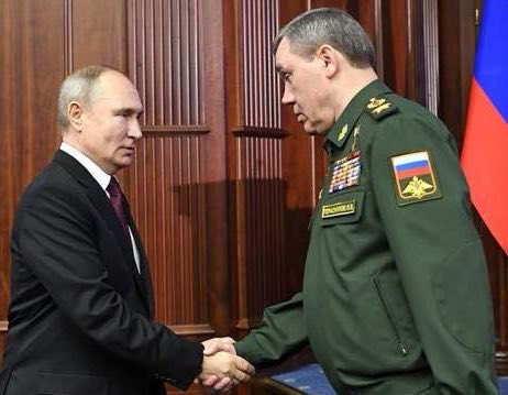 Путин:
— До парада победы еще целых три дня! Может все-таки успеете взять Киев?