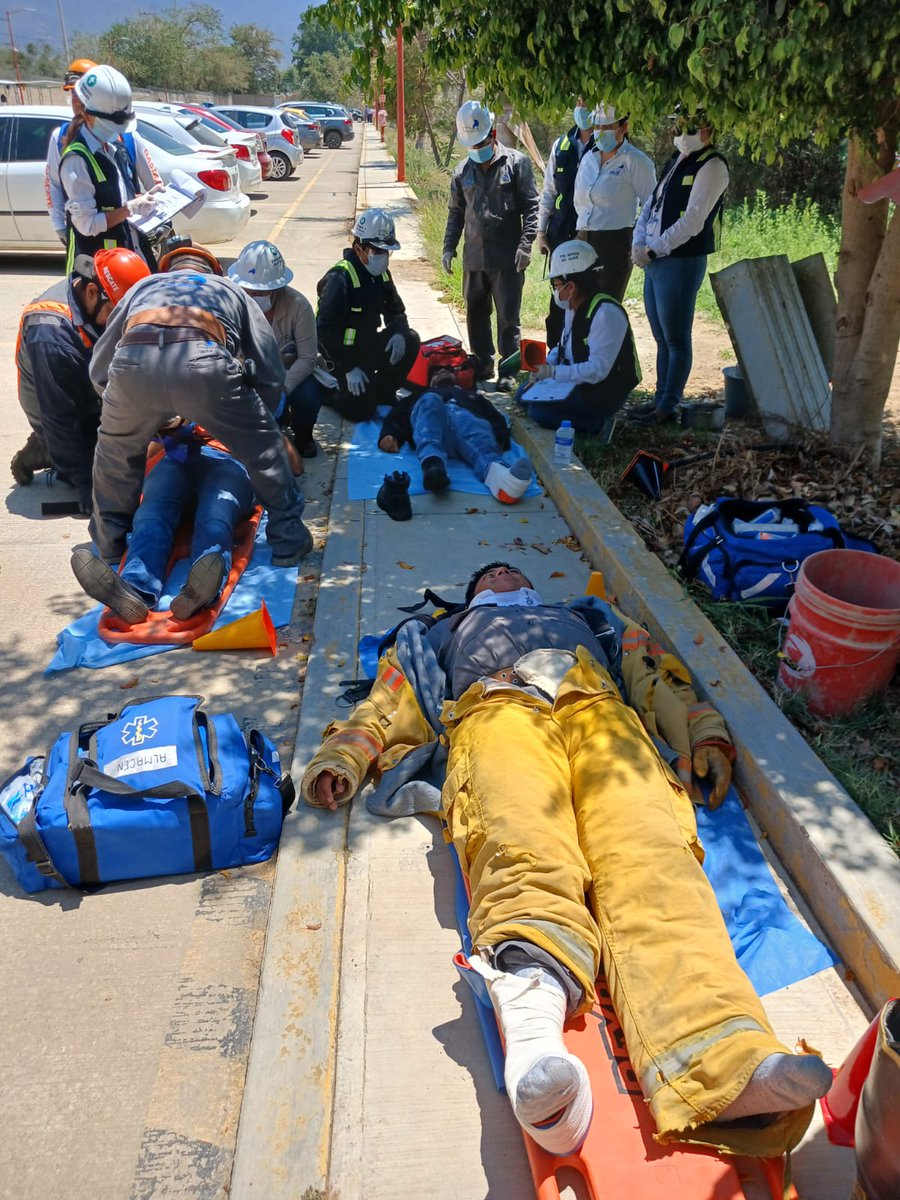 GASDEOAXACA's tweet photo. Participamos en el 1er Simulacro Nacional activando nuestro plan de emergencias por sismo y fuga de gas LP. 🔥🫡

Gracias al apoyo de Bomberos, Policía Vial, Protección Civil, 911 y C5.

Seguimos preparándonos para responder ante cualquier contingencia. https://t.co/IrqCbnjwJ0