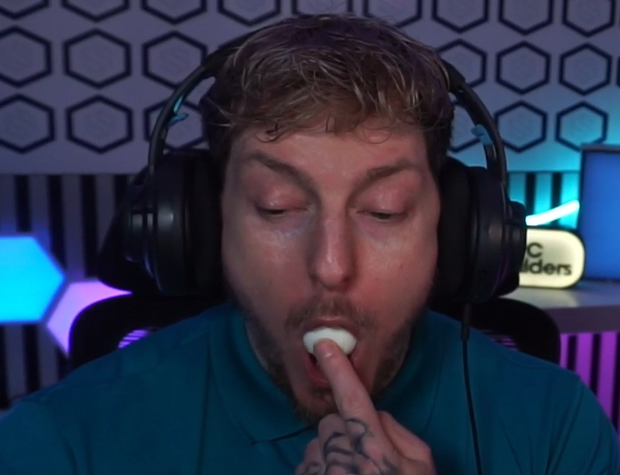 It's Friday which means the 12hr Community Stream Is here! 🥳

Time to make more memories, get some games together, get some more weird screenshots of me like this lol and just have a blast! 

This is to celebrate hitting Partner Plus again! and as a thank you for the incredible
