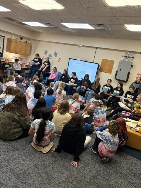 AberdeenSMS's tweet photo. Golden Crew has had a busy few weeks!  We started our visits to the elementary schools to host a Q&amp;A panel for 5th graders.  Simmons Elementary and Lincoln Elementary were up first.  Our incoming 6th graders learned a lot about middle school! https://t.co/7SEalwLLZV