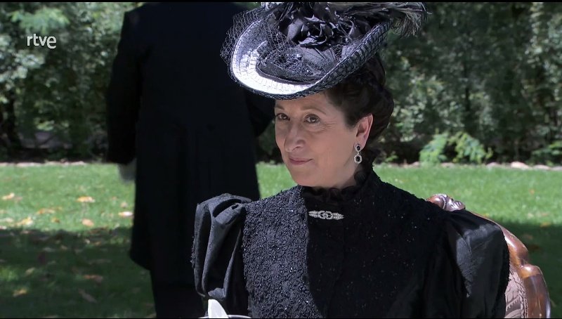Recuerdos de cuando Úrsula Dicenta Vda. de Alday visitó el palacio de los Luján en Acacias 38 <a href="/lapromesa_tve/">La Promesa</a> #LaPromesa