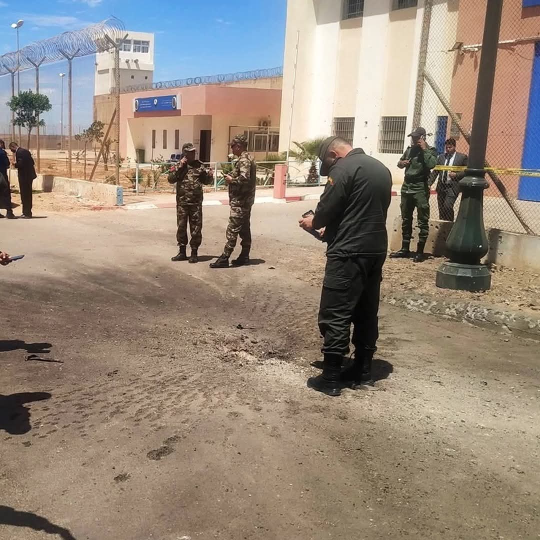 soufian_khalih1's tweet photo. السمارة بين من يصلح ومن يفسد بمقدوفات اكل  عليها الدهر وشرب ، البوليساريو تعيش حالة رقص الديك المدبوح، والتنمية مستمرة ولن يوقفنا شي ، #شكرا رئيس المجلس الجماعي بأقليم السمارة https://t.co/rpQ5nTEMnO
