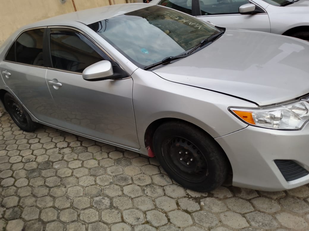 iam_john_son's tweet photo. Toyota Camry 2013 (Direct U.S. Spec) 🇺🇸
Very clean and well maintained. ✔️ Accident free
✔️ Engine and gear working perfectly
✔️ AC chilling perfectly
✔️ Fabric interior
✔️ Smooth drive
Just a minor dent around the left rear light area — easy fix.
Location: Lagos, Nigeria. https://t.co/5Kyr7Fq7Y6