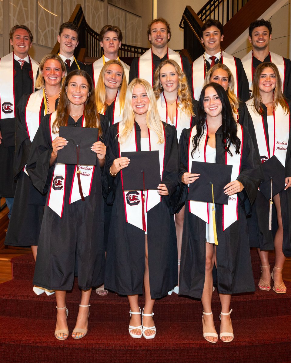 GamecockSwmDive's tweet photo. Incredibly proud of our senior class 🎓🤙 https://t.co/ho2rBZqYRY