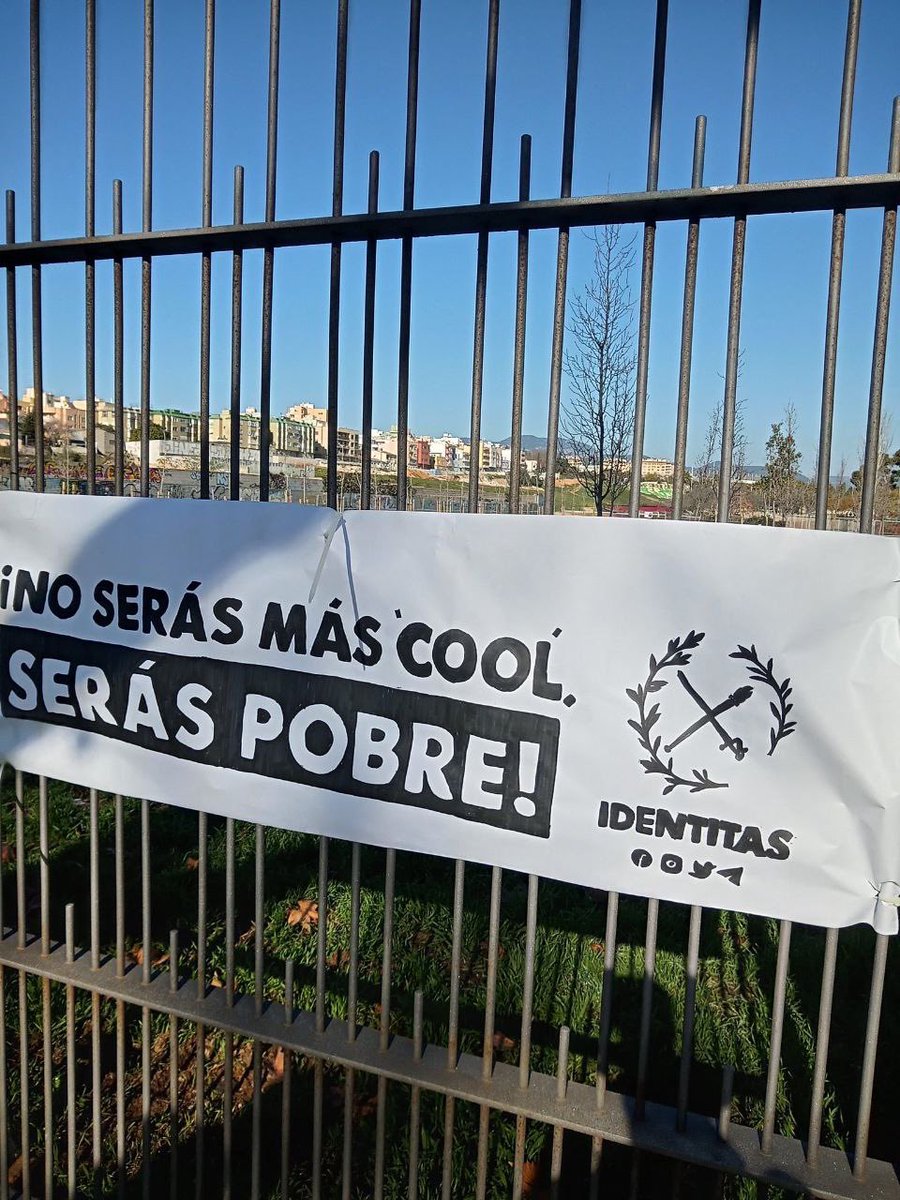_identitas's tweet photo. 📸 Febrero de 2023, iniciamos la campaña “No serás más ‘cool’, serás pobre”

👉🏻 Desde hace décadas, los medios de comunicación hegemónicos contribuyen a blanquear situaciones de precariedad y pobreza frivolizando con las mismas usando una neolengua orweliana. https://t.co/wUoETMubGI