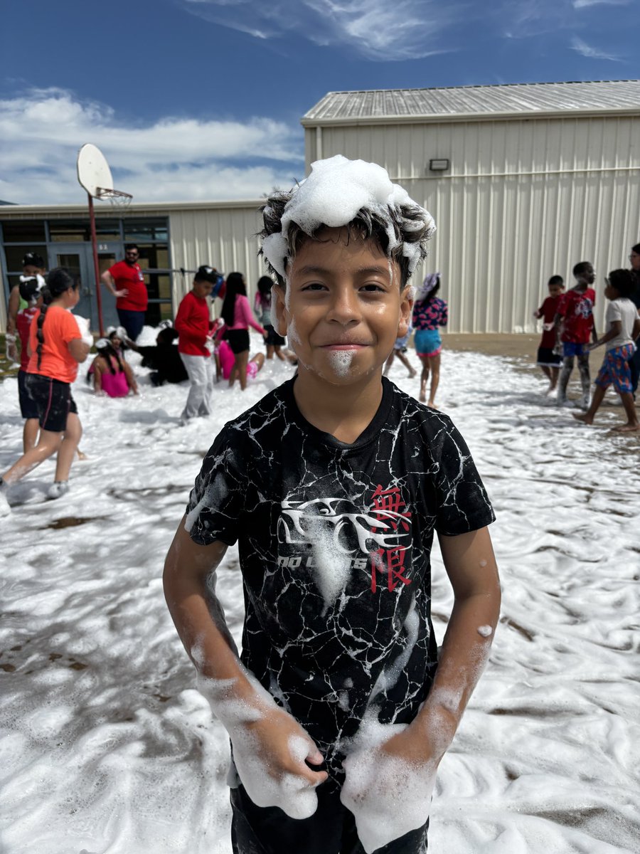 JODavisES1's tweet photo. Today was our MOY MAP Growth celebration! 🎉 Students celebrated with gaming trucks 🎮 and a bubble party! 🫧 #JODsquad https://t.co/zZTu2fBzoU
