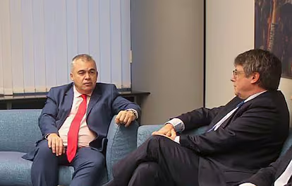 Vosotros no lo recordaréis, porque sois muy jóvenes, pero hubo un gobierno socialista, que negoció con un prófugo de la justicia en territorio extranjero, con un relator de por medio, y para el cual hizo una ley de amnistía que el propio sediciosillo redactó y que se aprobó