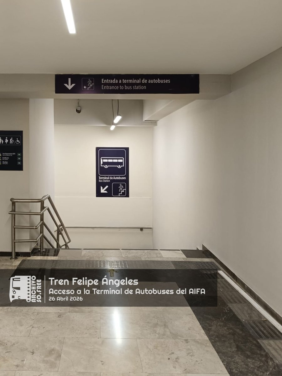 ArchivoSofree's tweet photo. Excelente jueves!

En la siguiente foto se observa la escalera hacia el túnel de acceso a la Terminal de Autobuses del AIFA desde la estación del #TrenSuburbano.
Cuando se inauguró el #AIFA en 2022 esta era la única forma de acceder a la terminal de autobuses.

#trenfelipeangeles https://t.co/5RKzysYU6z